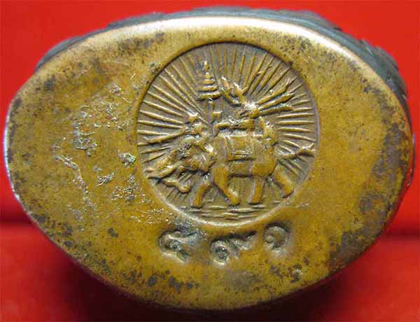 กริ่งนเรศวรเผด็จศึก นวะโลหะกลับดำ เลี่ยมทอง+บัตรรับรองพระแท้*195