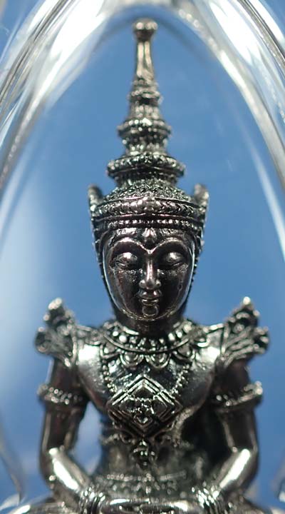 พระแก้วมรกต กรมสรรพสามิต เนื้อเงิน เลี่ยมพร้อมใช้สวยกริ๊บ+กล่องครบ+บัตรรับรองพระแท้*248