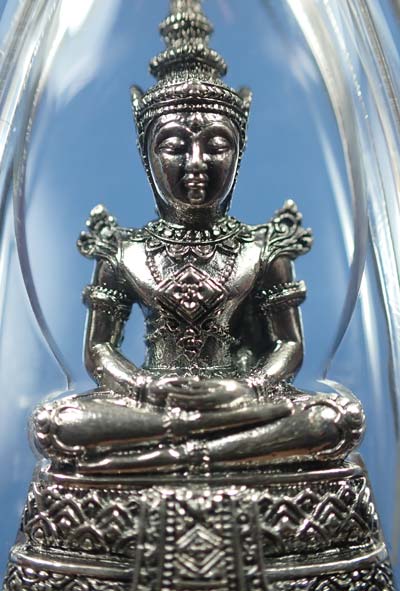 พระแก้วมรกต กรมสรรพสามิต เนื้อเงิน เลี่ยมพร้อมใช้สวยกริ๊บ+กล่องครบ+บัตรรับรองพระแท้*248