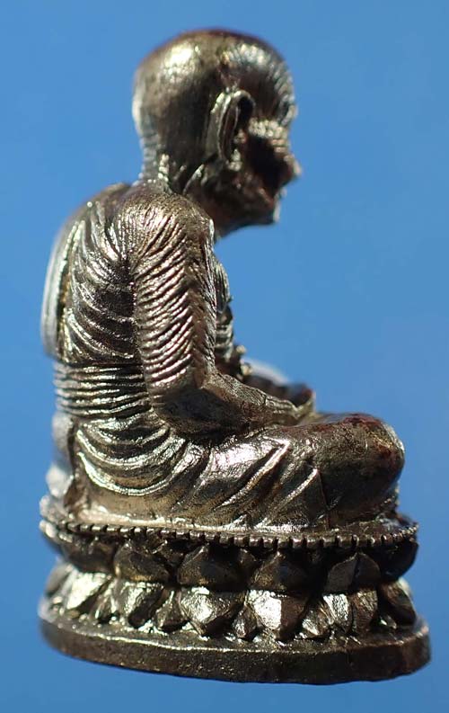 รุ่นสร้างเจดีย์ปี ๓๓ ชุดกรรมการ ๓ องค์ หลวงปู่ทวด วัดช้างให้ จังหวัดปัตตานี เนื้อเงินสวยกริ๊บ *1