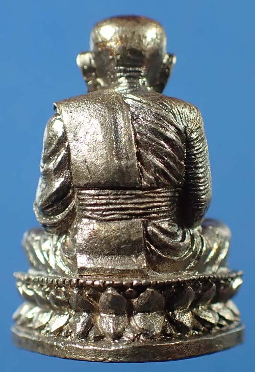 รุ่นสร้างเจดีย์ปี ๓๓ ชุดกรรมการ ๓ องค์ หลวงปู่ทวด วัดช้างให้ จังหวัดปัตตานี เนื้อเงินสวยกริ๊บ *1