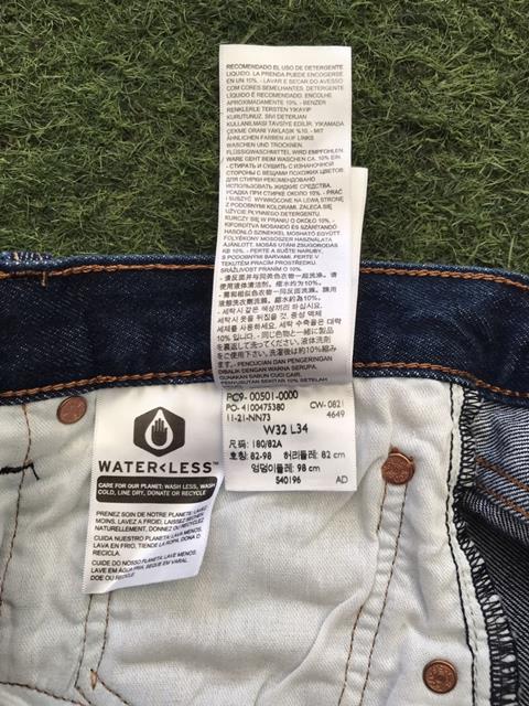 ยีนส์ ลีวาย 501 มือ2 ใส่นับครั้งได้ ใหม่กริ๊บๆขนยังไม่หลุด สอยตะเข็บให้เรียบร้อย -ขนาด32x34