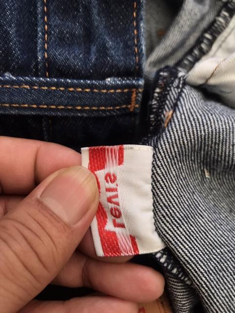 ยีนส์ ลีวาย 501 มือ2 ใส่นับครั้งได้ ใหม่กริ๊บๆขนยังไม่หลุด สอยตะเข็บให้เรียบร้อย -ขนาด32x34