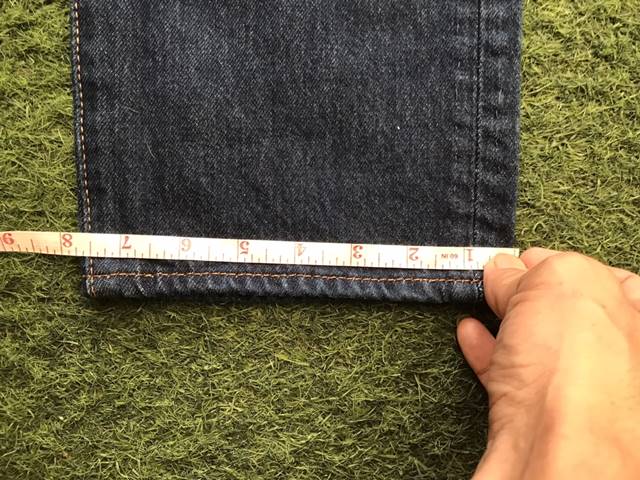 ยีนส์ ลีวาย 501 มือ2 ใส่นับครั้งได้ ใหม่กริ๊บๆขนยังไม่หลุด สอยตะเข็บให้เรียบร้อย -ขนาด32x34