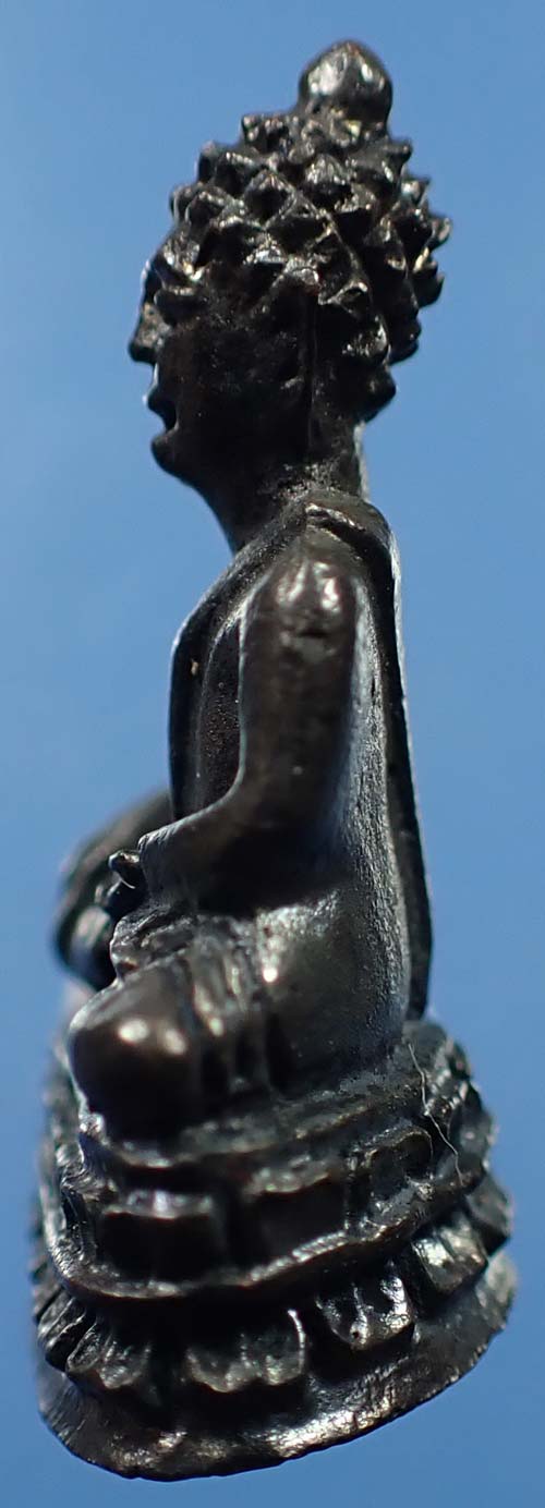 พระชัยวัฒน์ หลวงปู่ชา วัดหนองป่าพง รุ่นแรก นวโลหะกลับดำ สวยกริ๊บสุด ๆ+บัตรรับรองพระแท้*104