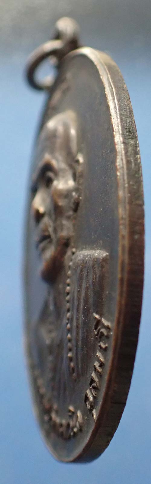 เหรียญรุ่นแรกหลวงปู่คำคะนิง ผู้มีพุทธานุภาพเทียบเท่าหลวงพ่อปาน+บัตรรับรองพระแท้*138