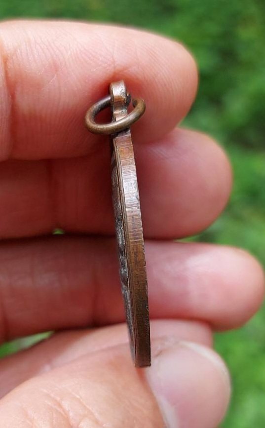 เหรียญหลวงปู่แหวน รุ่นมหาเศรษฐี มั่งมีตลอดกาล