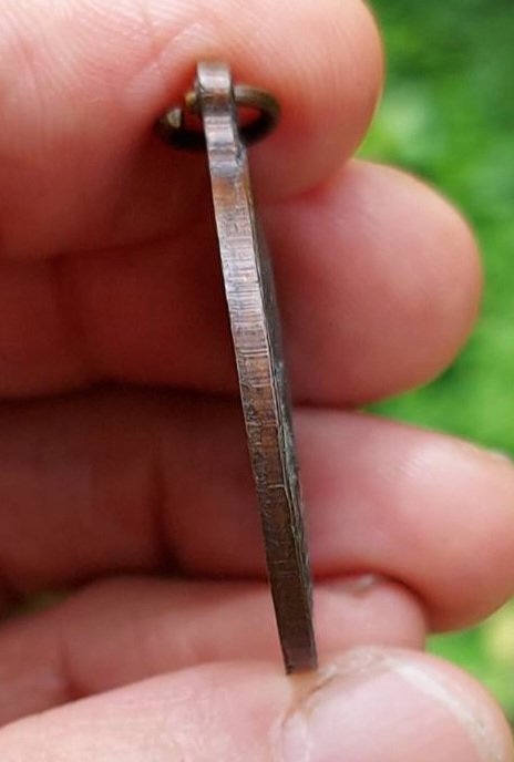 เหรียญหลวงปู่แหวน รุ่นมหาเศรษฐี มั่งมีตลอดกาล