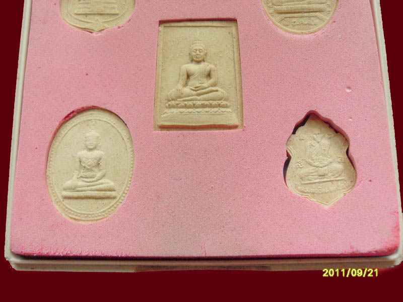 ชุดพระผง วัดขนอน จ.อยุธยาเริ่มค่าส่ง 20บาท มีให้เลือกกว่า250รายการ..P./100