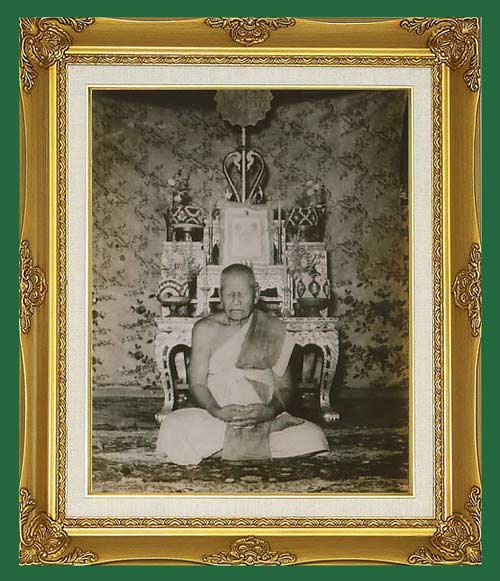 พระกริ่งยอดฉัตร วัดราชบพิธสถิตมหาสีมาราม กทม ปี 81 เนื้อทองผสม พิมพ์พระสาม(นิยม) พร้อมใบเซอครับ