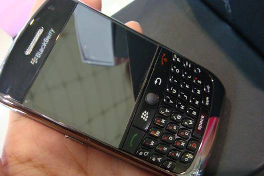 Blackberry curve 8900 Wi-Fi สวยๆยกกล่อง ,มีซองหนังแถมไปให้ครับ