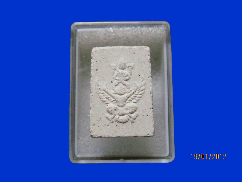พระผงปีนักษัตร หลัง นารายณ์ทรงครุฑ เหมือนเดิมครับรอบนี้เริ่ม20บาท k.24