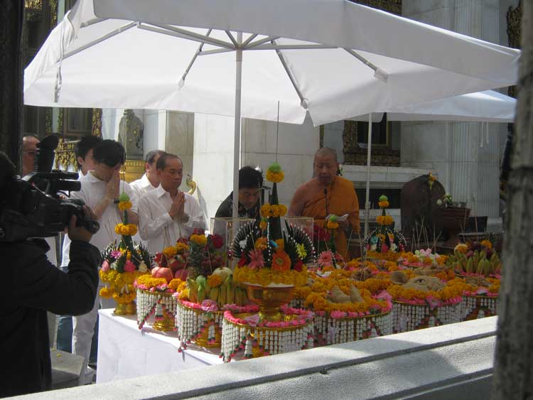 พระกริ่งพุทธปวเรศ เนื้อนวะก้นทองแดง เทดินไทย สุดยอดกริ่งยุคนี้ครับ หมายเลขสองหลัก ๘๔ ให้เท่ารัยครับ