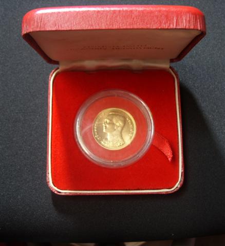 เหรียญเฉลิมพระชนมาพรรษาครบ 6 รอบ(เหรียญ 6000 บาท) เนื้องทองคำแท้ หนัก 1 บาท พร้อมกล่อง