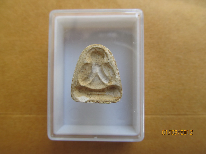 พระปิดตาผงขาว หลังแบบ ไม่ทราบที่ครับ เริ่ม20บาท **191