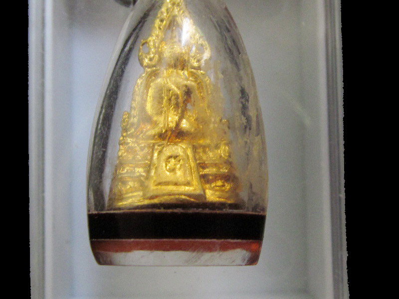 หลวงพ่อพุทธชินราชกะหลั่ยทอง ตอกโค๊ต เลี่ยมเดิมจากวัด เริ่ม20บาท/J.108