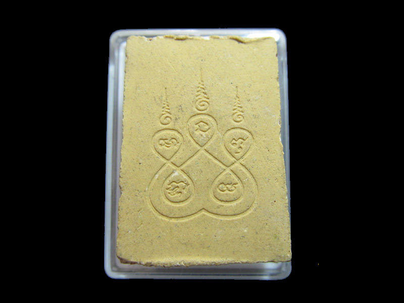 หลวงพ่อโสธร เนื้อผงเหลือง ผ้าทิพย์ ภปร..หลังยันต์ห้า.. เริ่ม20บาท/RR.186