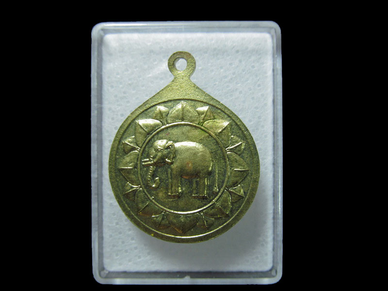 เหรียญ พระประจำวันจันทร์ หลังช้าง ทองเหลืองทาสีเหลือง.001/05. เริ่ม20บาท/ T.082