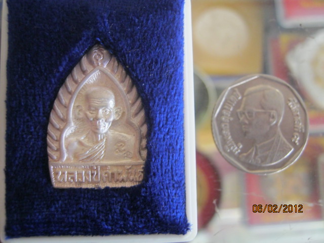 หลวงปู่คำพันธ์ พิมพ์เจ้าสัว เนื้อเงิน ธาตุชัยไตรมาส ปี37 กล่องเดิม