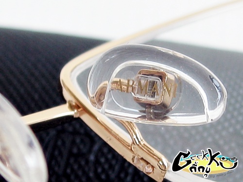 กรอบแว่น ARMANI ทรงครึ่งกรอบสีทอง สวยเชียวครับ ก้านขาสปริง น้ำหนักเบาครับ ใส่สบาย ขนาด 48-18-140 ข