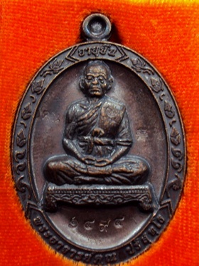หลวงพ่อคูณอายุยืนเต็มองค์ เนื้อทองเเดงมันปู สวยครับ โค็ต 1494 (((วัดใจ เปิด500บ.เเดง)))