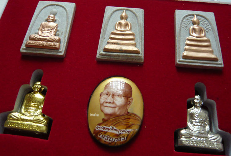 หลวงพ่อจรัญ วัดอัมพวัน รุ่นเจริญพร ชุดกรรมการสร้างรั้ว 1 ชุด (มี 10 องค์)