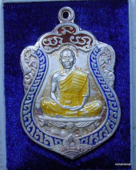 เหรียญหลวงพ่อคูณ เสมาวัดปรก เนื้อ เงินลงยา สวยๆครับ