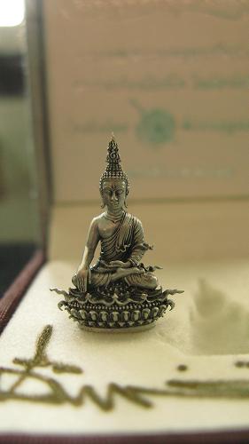 พระพุทธประทานยศบารมี เนื้อเงิน พิมพ์เล็ก เลขสวย