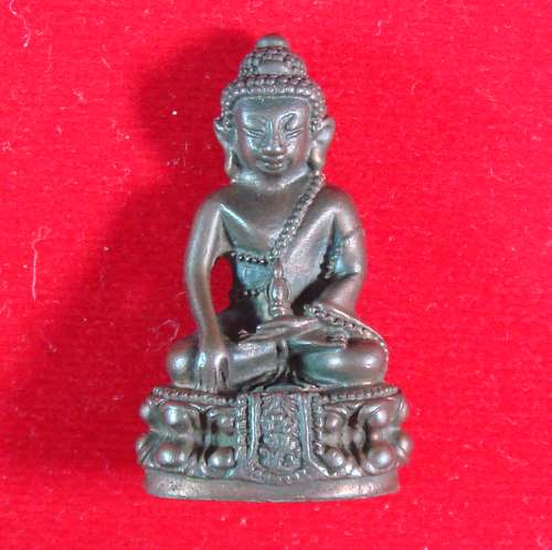 ชุดคุ้มเกล้าฯมหามงคล มูลนิธิคุ้มเกล้า ในพระบรมชูประถัมภ์