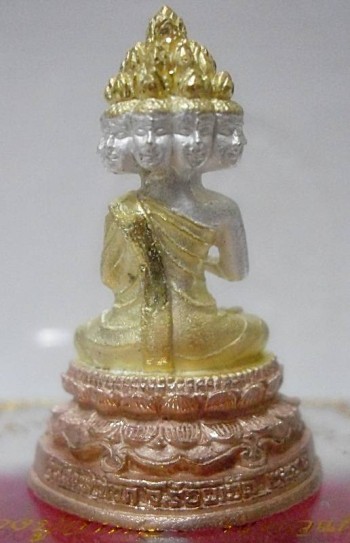 พระมหาเศรษฐีนวโกฏิ ปลุกเสกโดย หลวงปู่กาหลง เขียวแก้ว งานสามกษัตริย์ สวยงามมากๆครับ
