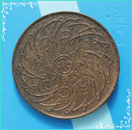 ..เหรียญพระแก้วมรกตรุ่นแรก ปี 2475 พระพิธีใหญ่ เนื้อทองแดงผิวไฟเดิมๆ ดูง่ายๆ ผิวหิ้งแท้ๆ เลยครับ..