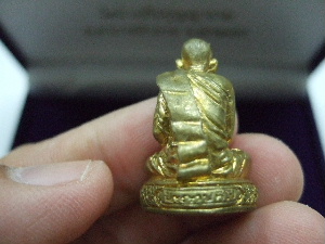 พระกริ่งรูปเหมือนหลวงปู่ผ่านก้นช้าง วัดป่าปทีปฯ จ.สกลนคร ชุดกรรมการ