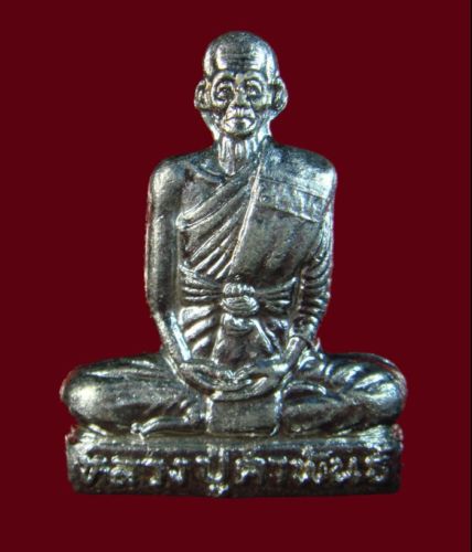 @รูปเหมือมปั๊ม (เข่ากว้าง เนื้อเงิน) อุดมความสุข หลวงปู่คำพันธ์ โฆษะปัญโญ วัดธาตุมหาชัย นครพนม@