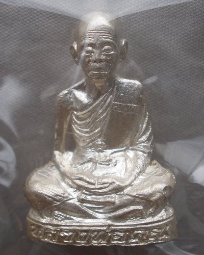 รูปเหมือนปั๊มรุ่นแรก หลวงพ่อคูณ รุ่นคุณพระเทพประทานพร {{{{{ เนื้อเงิน }}}}}