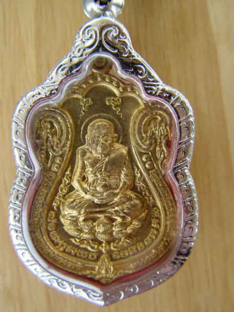หลวงปู่ทวดนิรันตรายพ่อท่านเขียวเนื้อชนวนแจกกรรมการเลี่ยมกรอบพร้อมใช้
