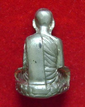 รูปเหมือนปั้มฐานภูเขารุ่นแรกหลวงปู่บุญหนา ธรรมธินโน เนื้ออัลปาก้าปี๔๒ วัดป่าโสตถิผล สกลนครสวยเดิม