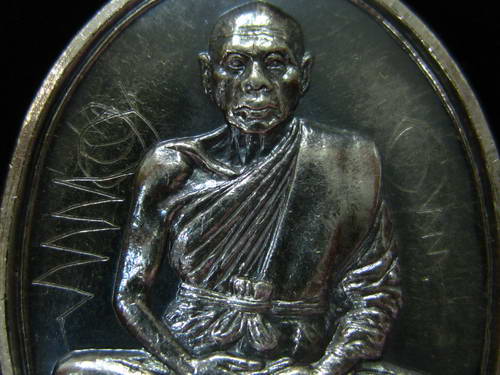 เหรียญรุ่นสองเนื้อเงิน หลวงพ่อเพี้ยนวัดเกริ่นกฐิน