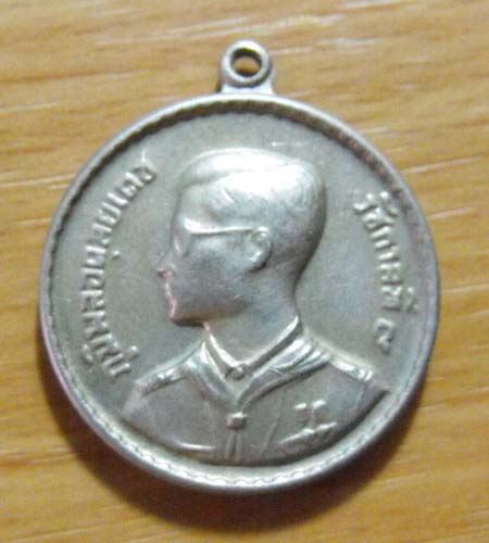 ในหลวง ปี2504(พระราชทานลูกเสือชาวบ้าน)