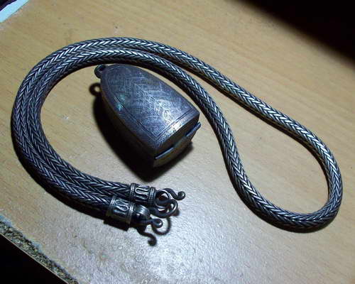 ตลับพระกริ่ง+สร้อย เงินแท้มือ 2 เริ่มที่ 100 บาทครับ