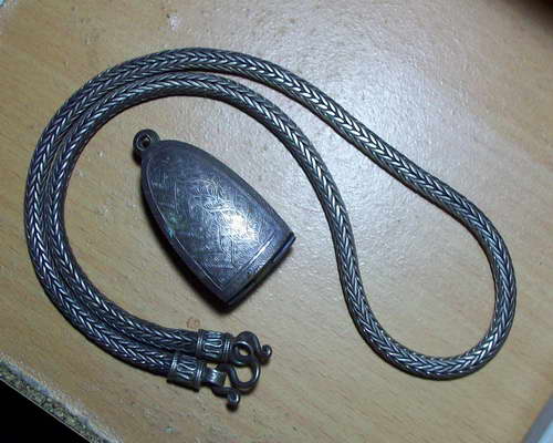 ตลับพระกริ่ง+สร้อย เงินแท้มือ 2 เริ่มที่ 100 บาทครับ
