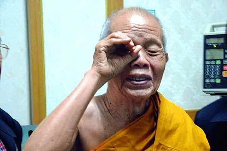 ## เหรียญ 6 รอบหลวงพ่อคูณ ปริสุทโธ นวะ หมายเลข ๑๔๗๖๑ พร้อมกล่องเดิม ##  