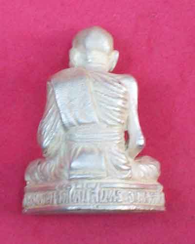 รูปเหมือนหลวงปู่แจ้ง วัดใหม่สุนทร อายุ97ปี เนื้อเงิน พร้อมกล่อง จ.นครราชสีมา