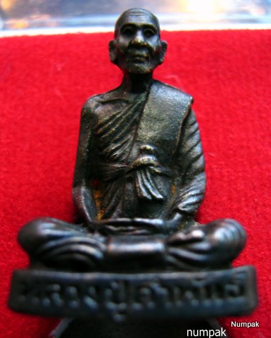 หลวงปู่คำพันธ์ รุ่นปฐมวีธาตุ ปี๓๖ ก้นอุดเทียนชัย