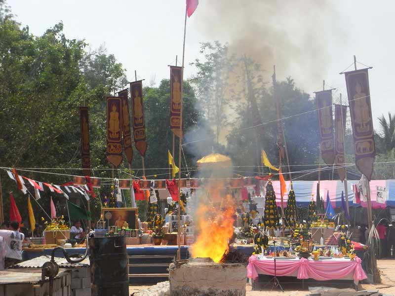 พระบูชา เศรษฐีนวโกฏิ รุ่นเสาร์ ๕ ขนาด 9 นิ้ว หลวงปู่ คำบุ วัดกุดชมภู ปีขาล พ.ศ 2553