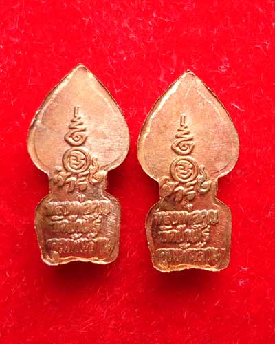 พระปรกใบมะขามเสาร์ห้า รุ่น คูณพันล้าน ปี๓๗ 2องค์ no.1
