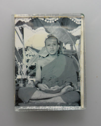 *** จ.ปทุมธานี *** รูปถ่ายอัดกระจก 2 หน้า หลวงพ่อชำนาญ วัดบางกุฎีทอง