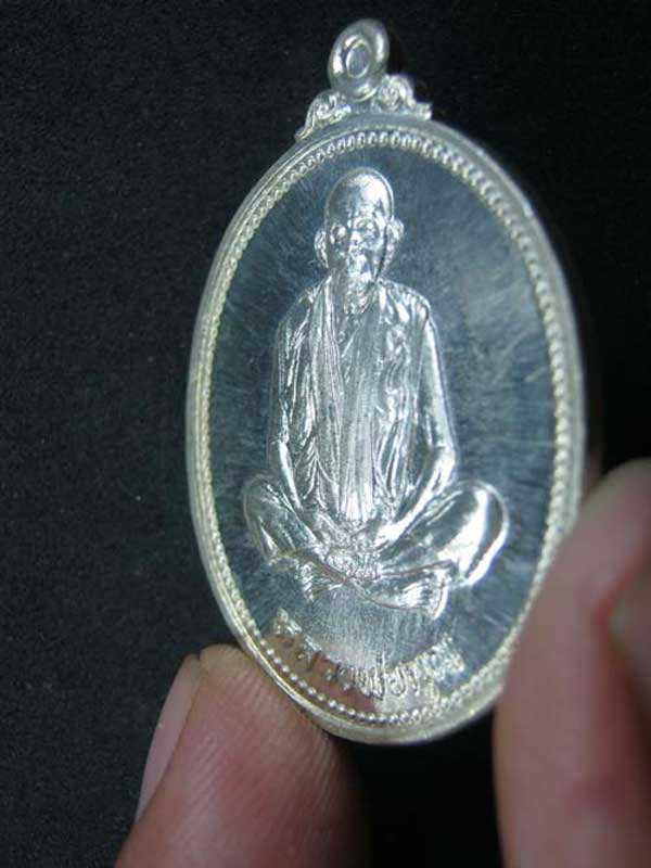 หลวงพ่อคูณ เทพประทานพร เนื้อเงิน