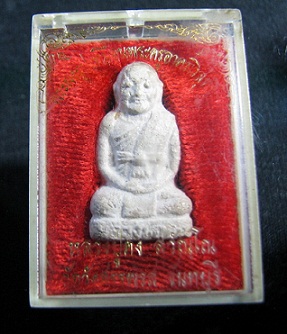 รูปเหมือนเนื้อผงลอยองค์ เนื้อขาวฉลอง หลวงพ่อคง วัดวังสรรพรส น่ารัก และหายากครับ 
