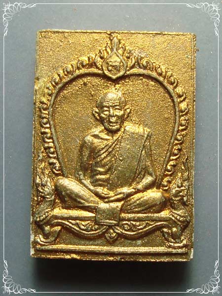 พระผงพรายกุมาร หลวงปู่ทิม วัดละหารไร่ [ด้านหลังติดจีวรหลวงปู่ทิม]หลวงพ่อสาครสร้างบูชาครู ปี2530(T10)