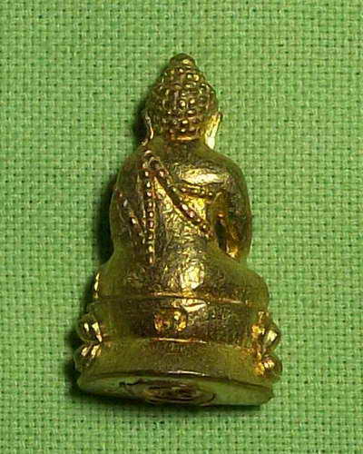 พระกริ่งรุ่นสรงน้ำ อ.เดช วัดช้าง ปี 2552 ออกตัวก็แรงครับพระกริ่งรุ่นนี้ที่วัดสร้างเองเอาเท่าทุน